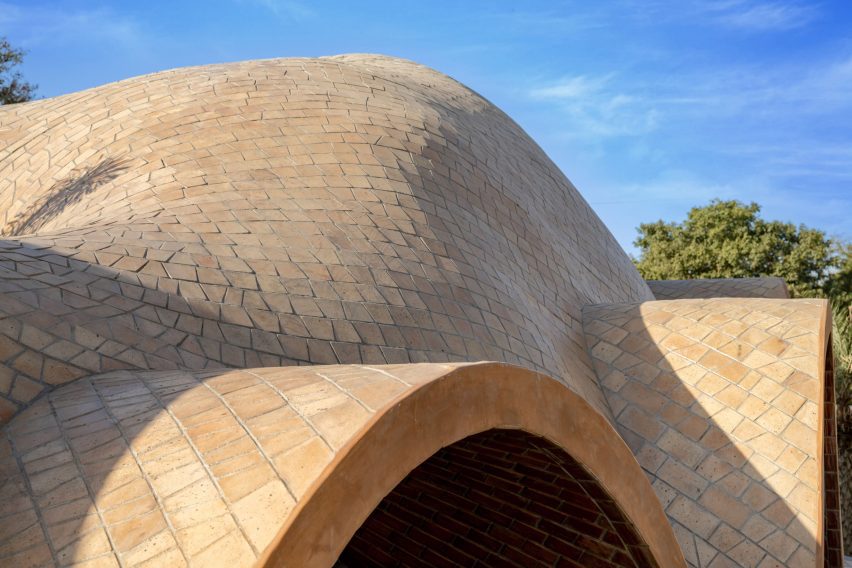 Tarang arts space by The Grid Architects in India