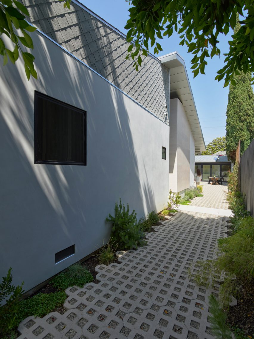 Exterior of the House 5 bungalow extension by The LADG
