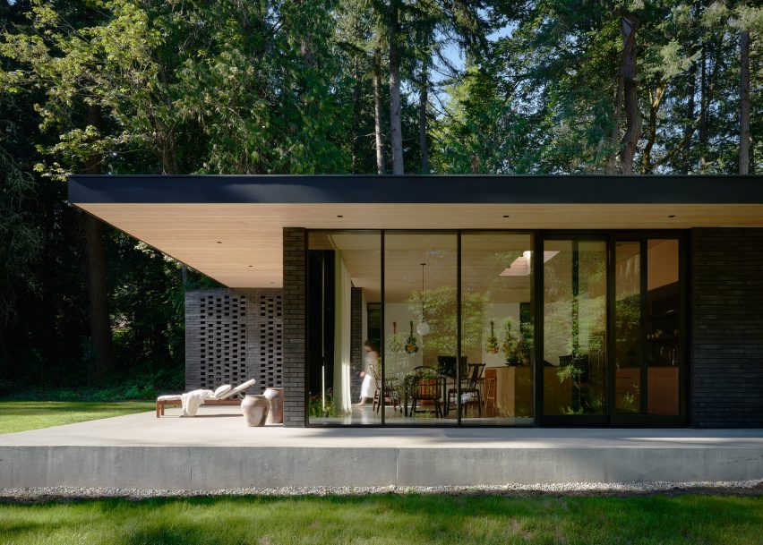 Exterior of a one-storey house on a concrete plinth by GO'C