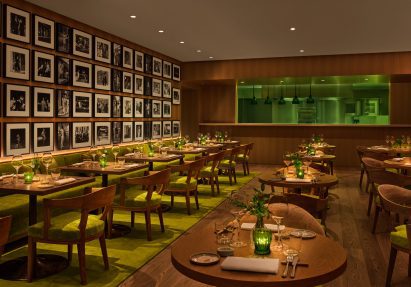 Restaurant with wooden furniture and chartreuse-coloured upholstery