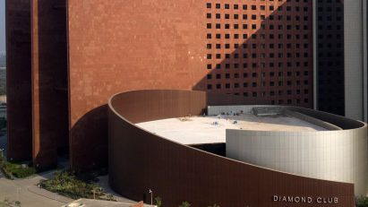 Diamond Club office building by morphosis