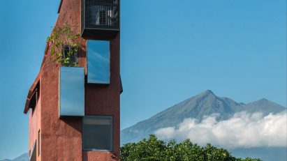 PituRooms-with-Mount-Merbabu