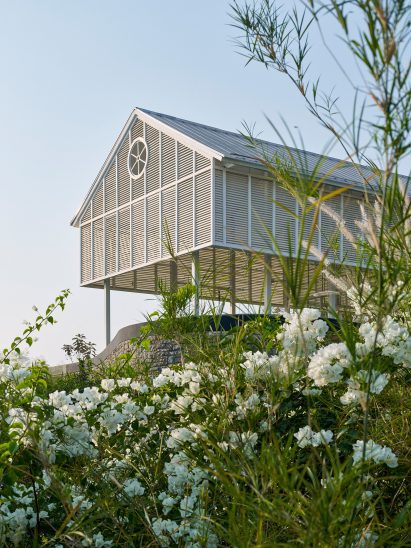 Louvre-covered holiday home