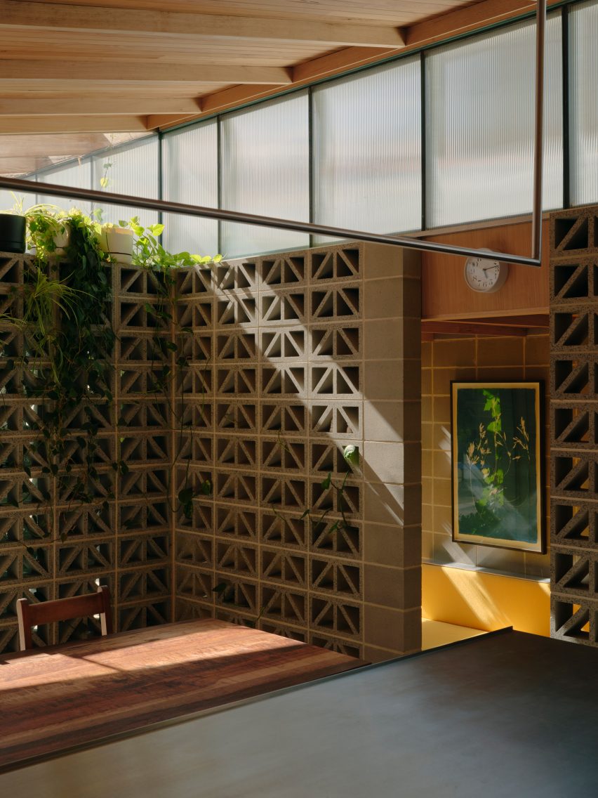 Interior space with hollow breeze block walls at clerestory windows at the Sunday house by Architecture Architecture