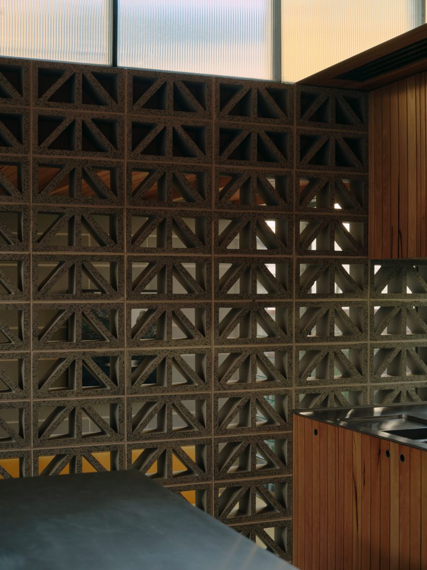 Hollow breeze block wall at the Sunday house by Architecture Architecture