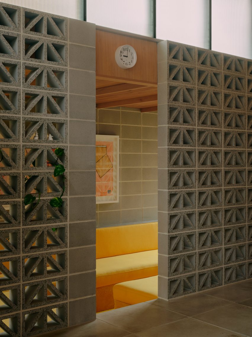 Breeze block internal walls at the Sunday house by Architecture Architecture