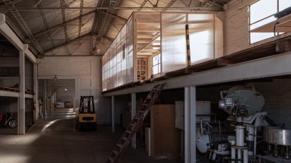 Polycarbonate structure on warehouse platform