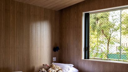 Pascali Semerdjian creates Aurora Apartment to hold “two universes” in Brazil