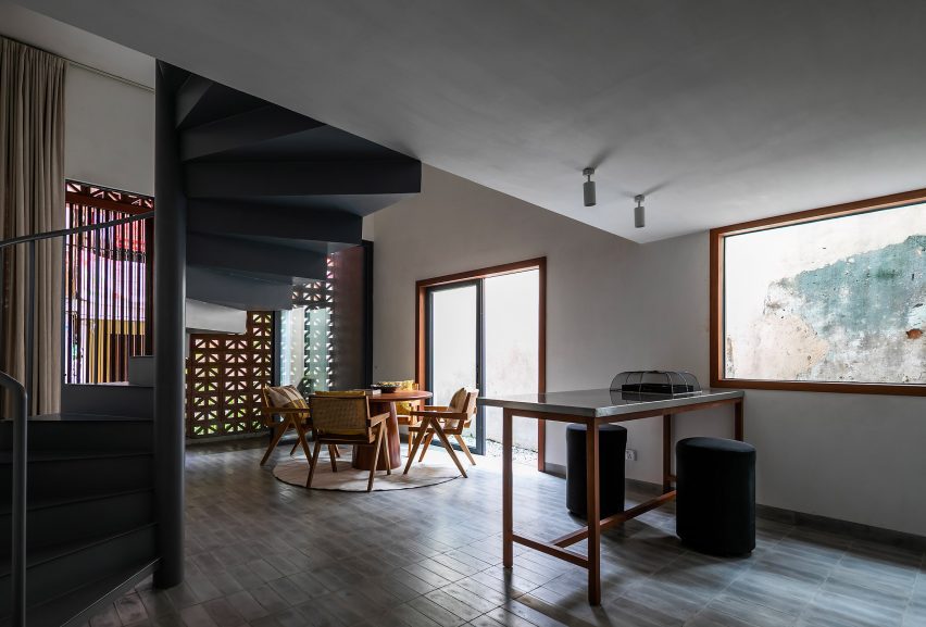 Open-plan kitchen and dining room with a mezzanine level and spiral staircase