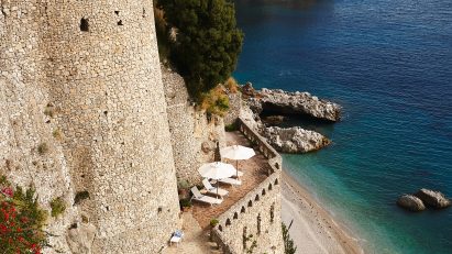 Cliffside hotel on Italy’s Amalfi Coast incorporates medieval stone defences