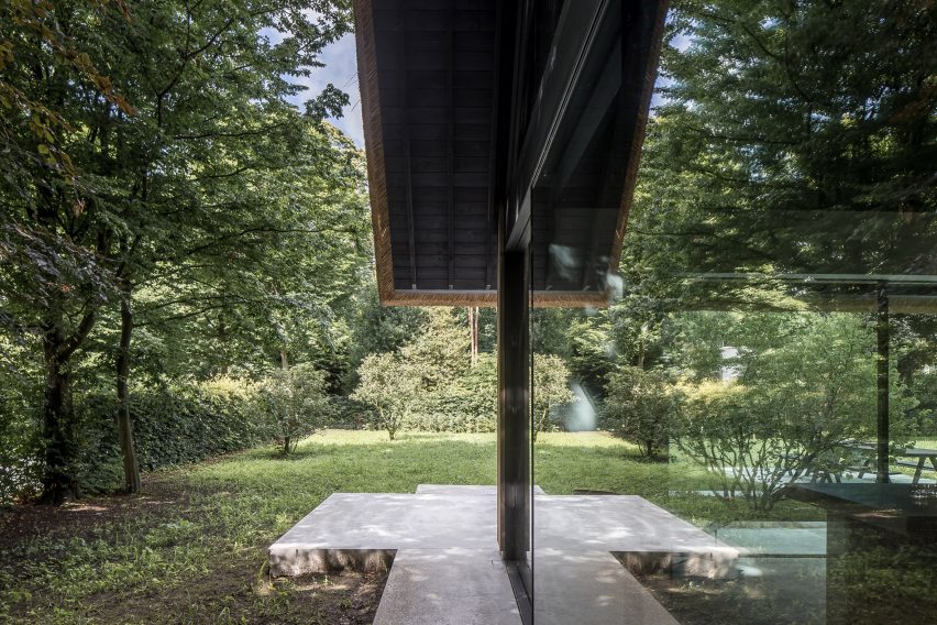 Glazed exterior of Villa VD in a lush garden