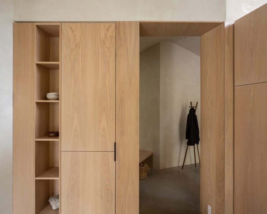Butterfly House by Oliver Leech Architects