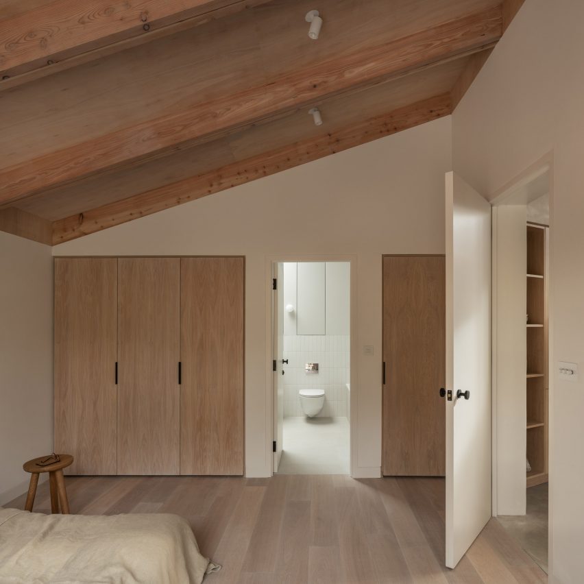 Butterfly House by Oliver Leech Architects