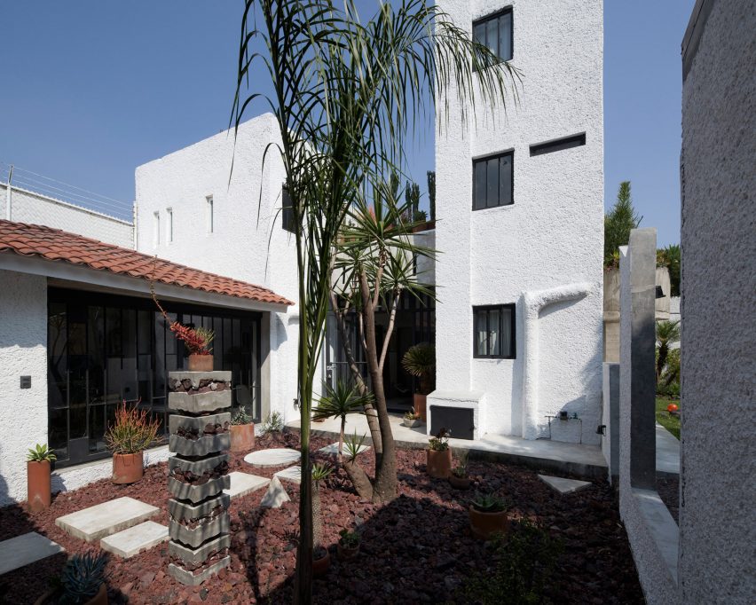 Casa SanJe by Ludwig Godefroy