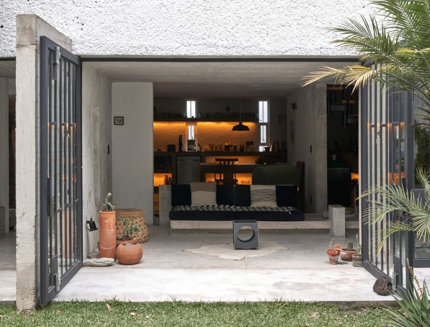A living room with doors that open to a garden