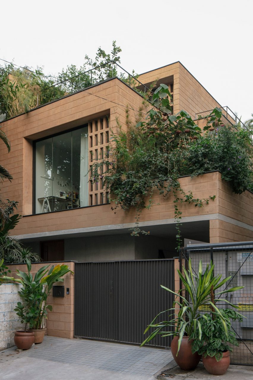 Debris Block House by CollectiveProject