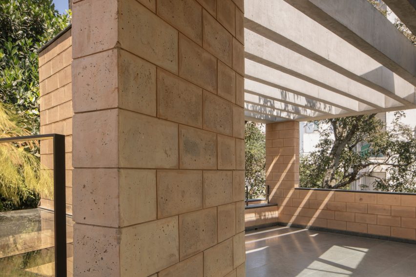 Debris Block House by CollectiveProject