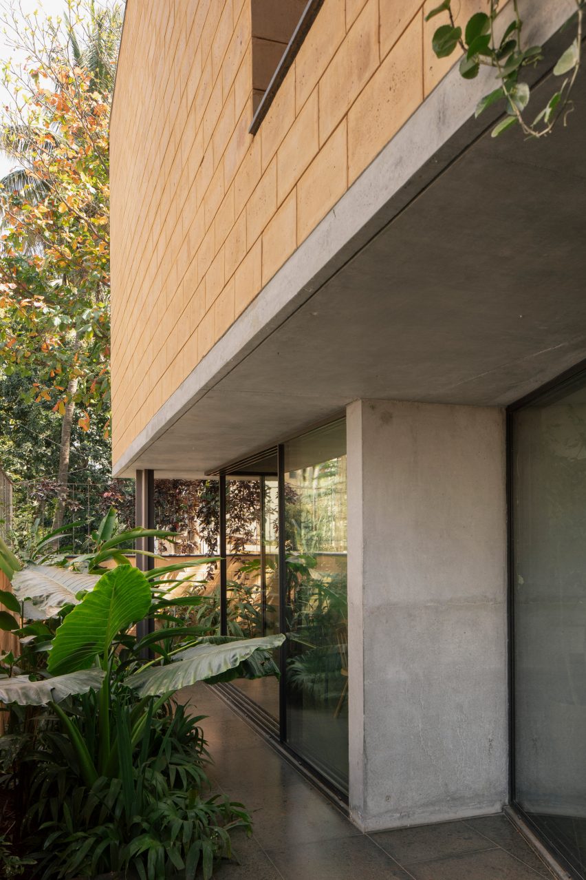 Debris Block House by CollectiveProject