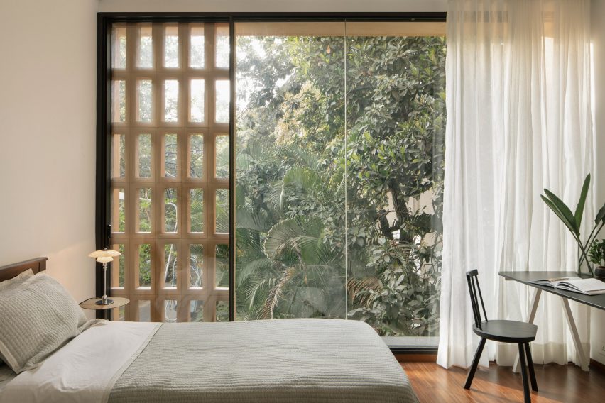 Debris Block House by CollectiveProject