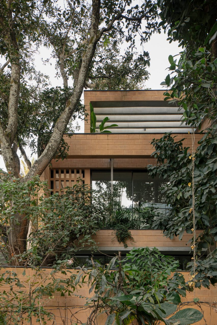 Debris Block House by CollectiveProject