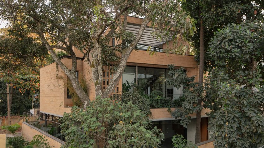Debris Block House by CollectiveProject