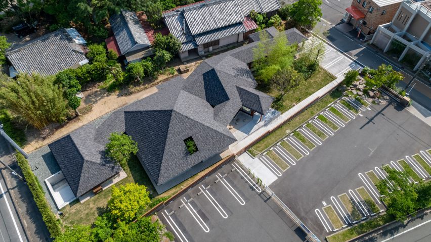 Dentistry Coexisting with Nature by TSC Architects