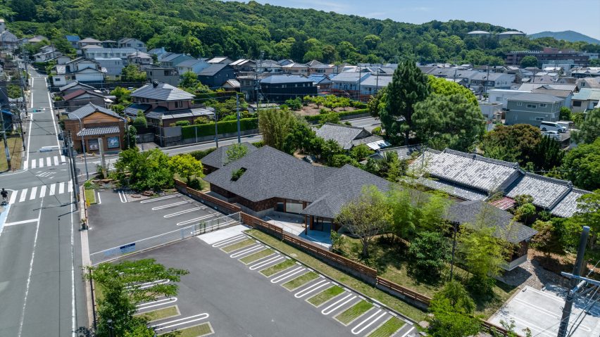 Dentistry Coexisting with Nature by TSC Architects