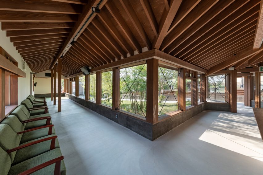 Dentistry Coexisting with Nature by TSC Architects