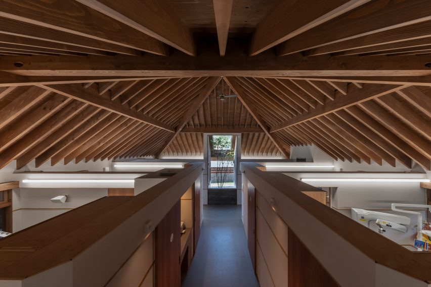 Dentistry Coexisting with Nature by TSC Architects
