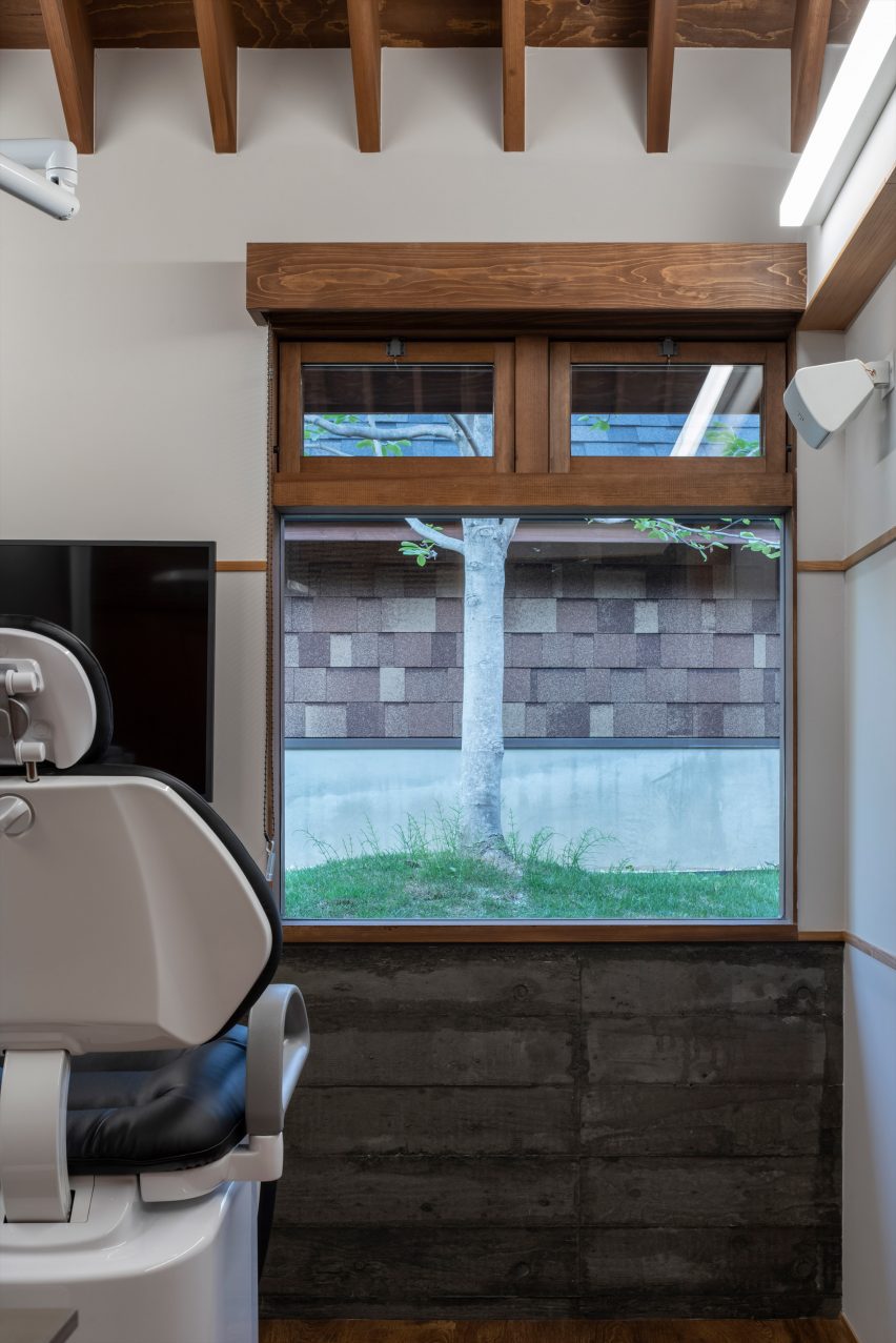 Dentistry Coexisting with Nature by TSC Architects