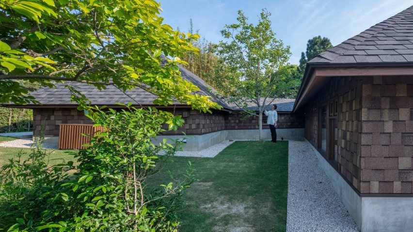 Dentistry Coexisting with Nature by TSC Architects