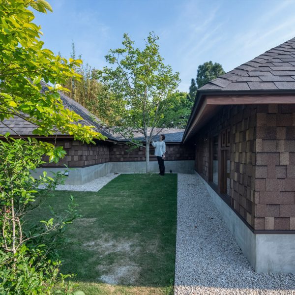 Dentistry Coexisting with Nature by TSC Architects