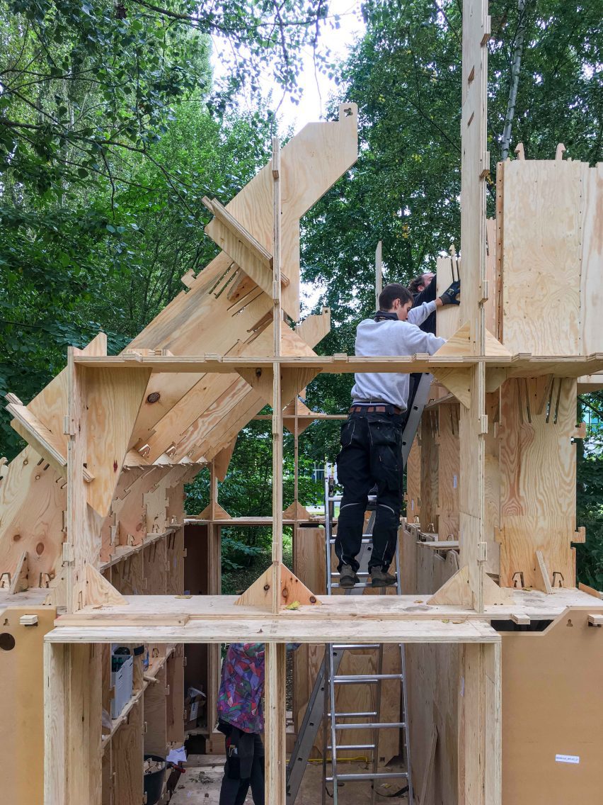 Digital House construction by Julian Krüger and Benjamin Kemper