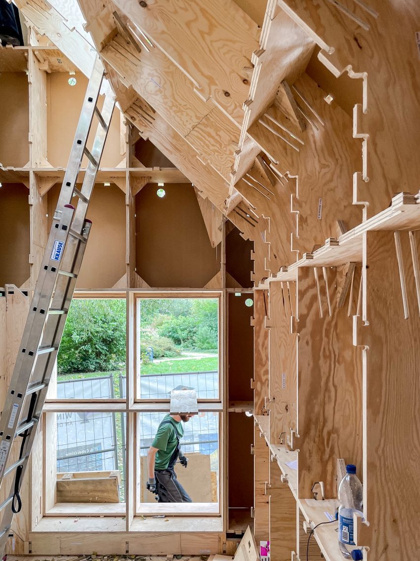 Digital House construction by Julian Krüger and Benjamin Kemper