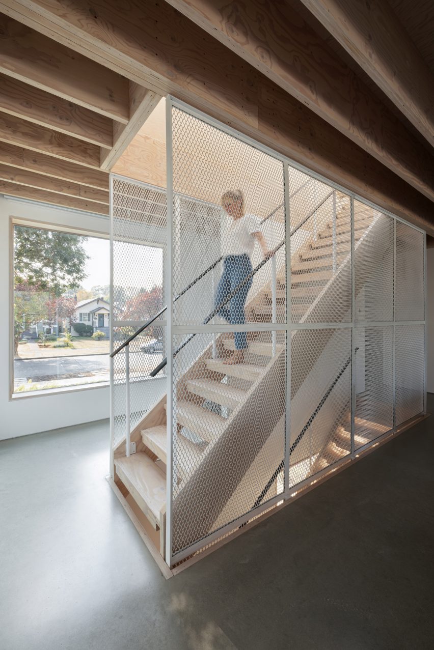 Mesh-enclosed staircase