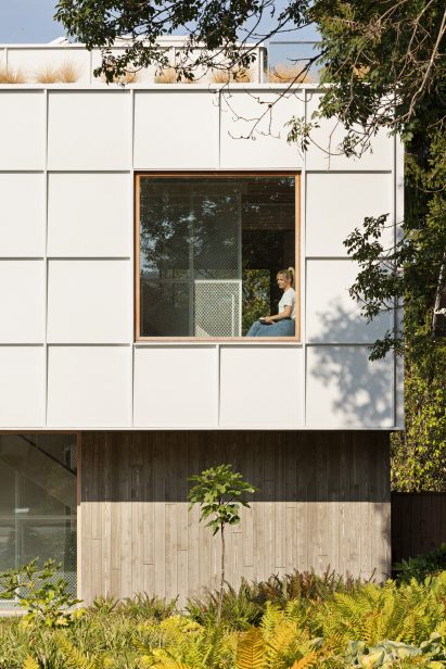 Rectilinear facade of fibre cement