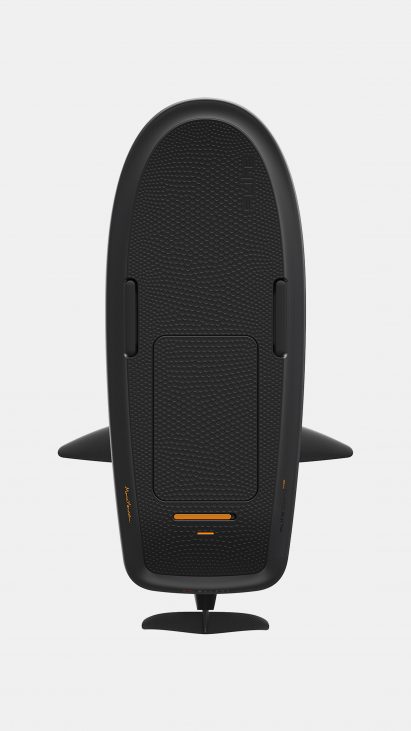 Deck grip on the board of the hydrofoil