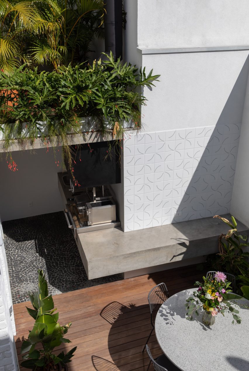 Outdoor terrace at Casa Yuji in Sao Paulo by Goiva
