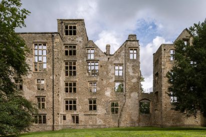 Country house runs in England