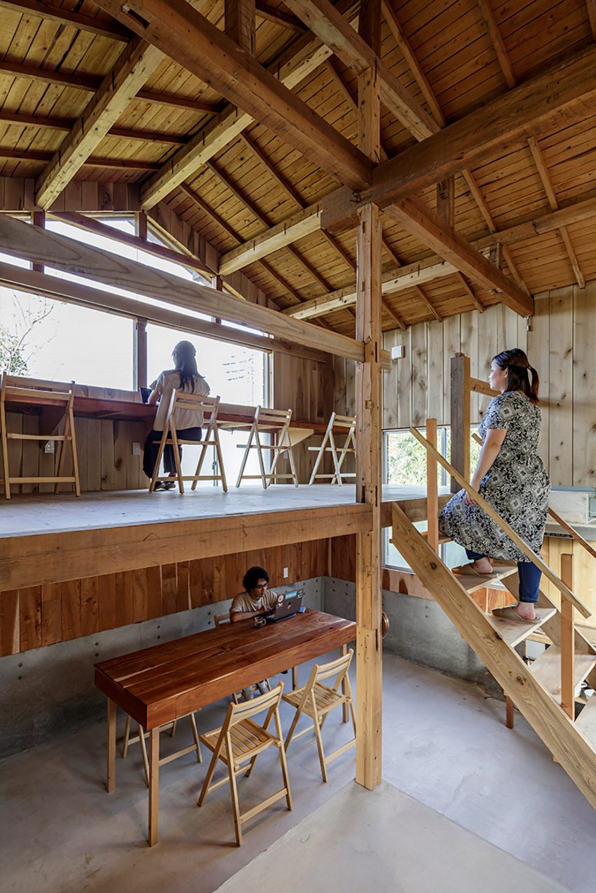 Interior of the Ichihara Life and Work Commission office by Kurosawa Kawara-Ten