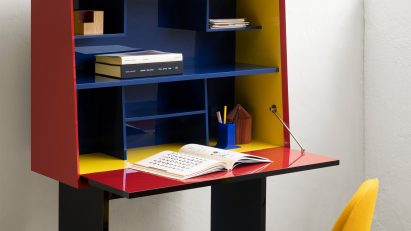 Linea desk designed by Alessandro Mendini