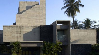 Concrete home by Matharoo Associates