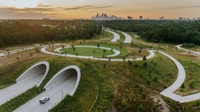 Nelson Byrd Woltz covers six-lane highway with land bridge in Houston