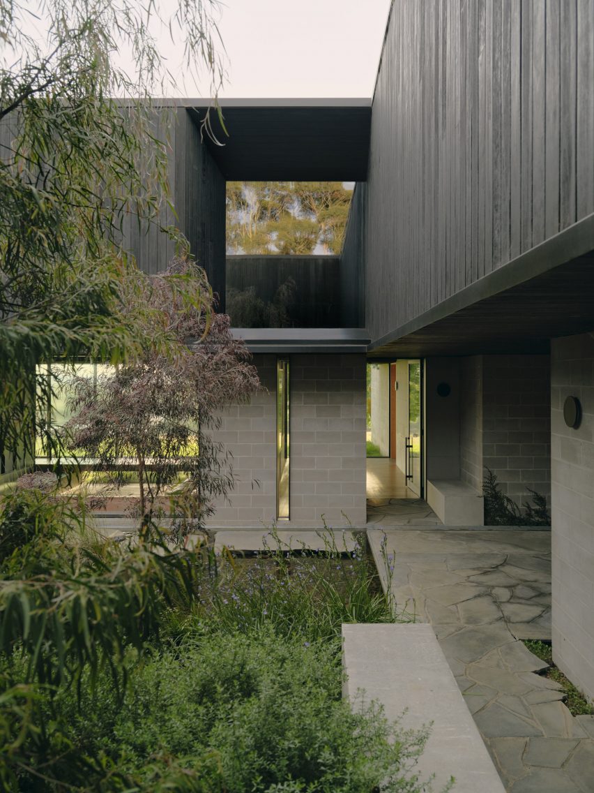 Merricks Farmhouse by Michael Lumby Architecture and Nielsen Jenkins