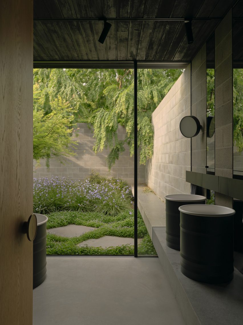 Merricks Farmhouse by Michael Lumby Architecture and Nielsen Jenkins