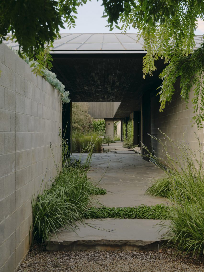Merricks Farmhouse by Michael Lumby Architecture and Nielsen Jenkins
