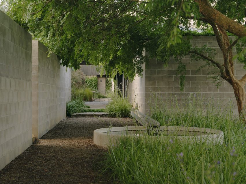 Merricks Farmhouse by Michael Lumby Architecture and Nielsen Jenkins