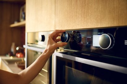 User mounting Neff's Twist Pad Flex dial to desired position on oven