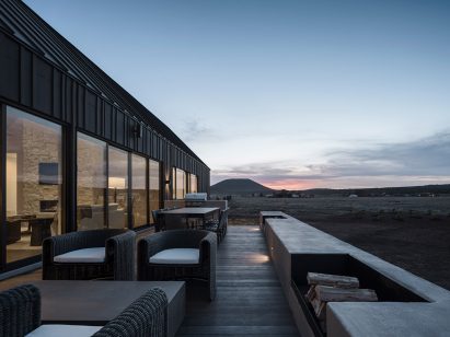 Gabled one-storey home with expansive views