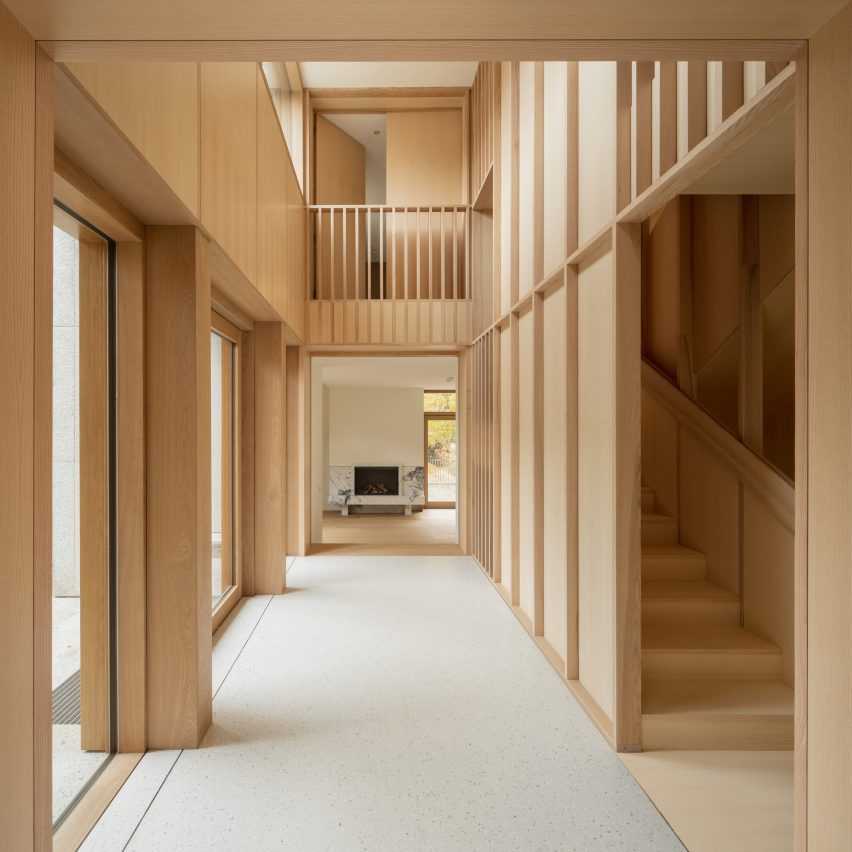 Timber-clad interior extension at Fohlenweg house by O'Sullivan Skoufoglou